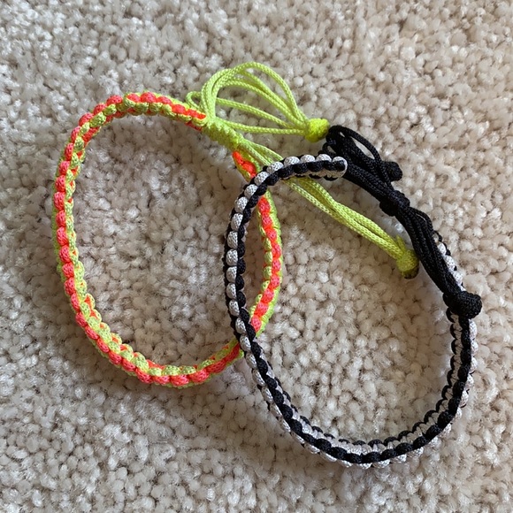 Bundle of 2 string bracelets - Picture 2 of 3